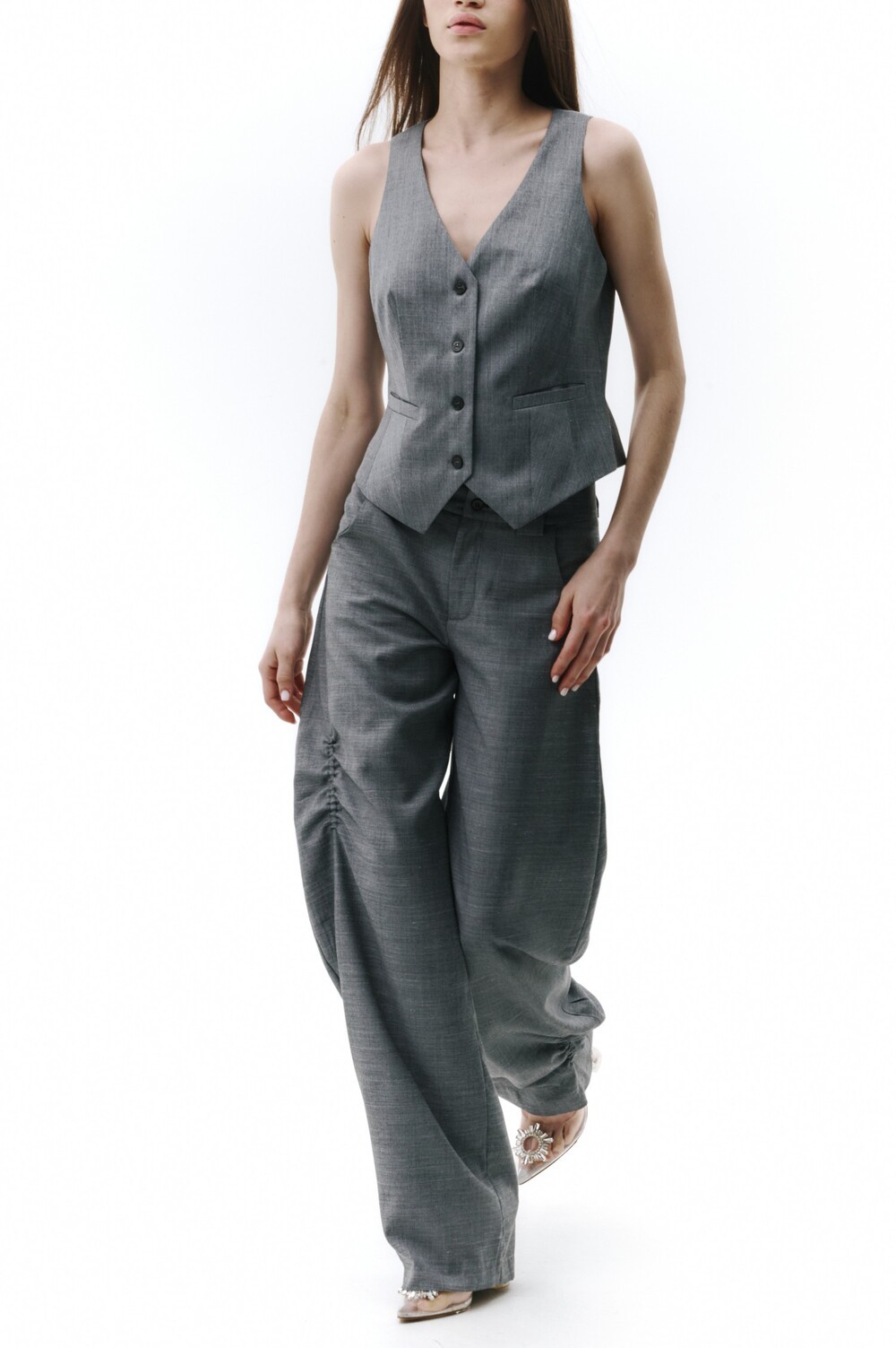 Gray trousers with pintucks